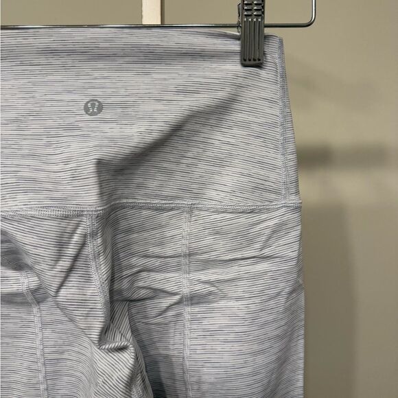 Lululemon sz 4 Gray Striped Leggings - Picture 2 of 5
